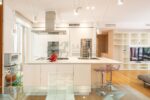 TRILOCALE FINEMENTE RISTRUTTURATO CON TERRAZZO E BOX