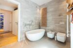 TRILOCALE FINEMENTE RISTRUTTURATO CON TERRAZZO E BOX