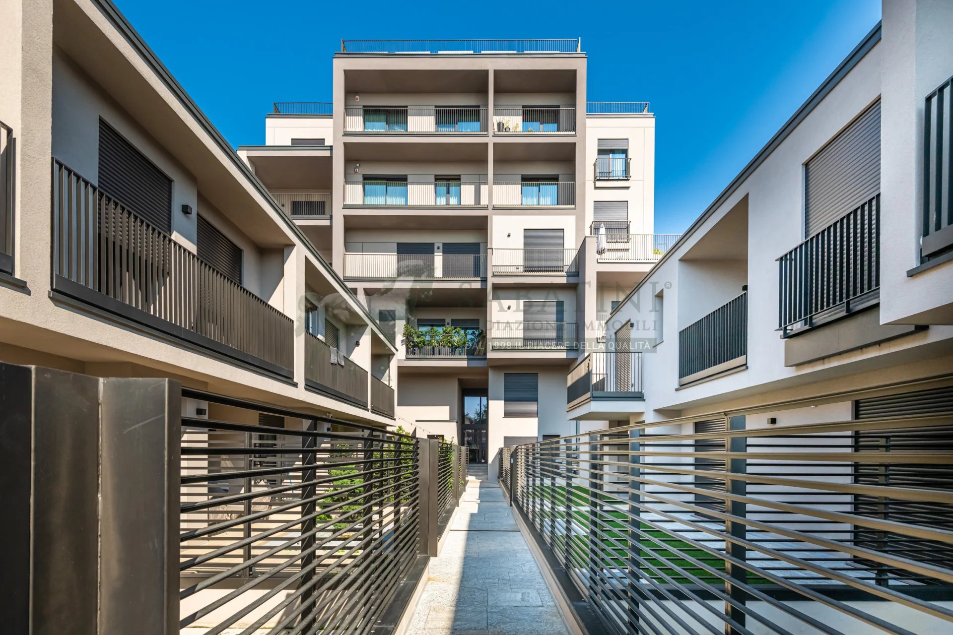 VILLA A SCHIERA