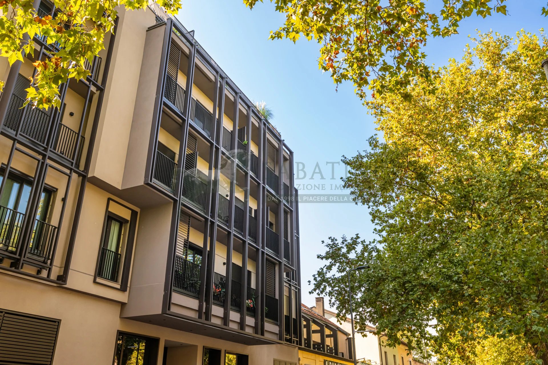 VILLA A SCHIERA