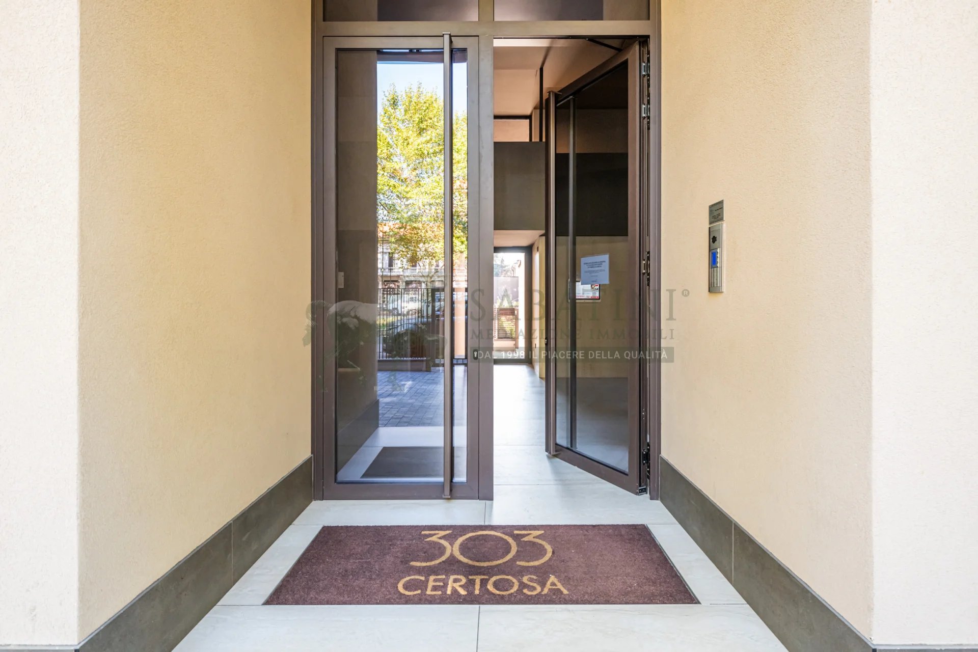 VILLA A SCHIERA