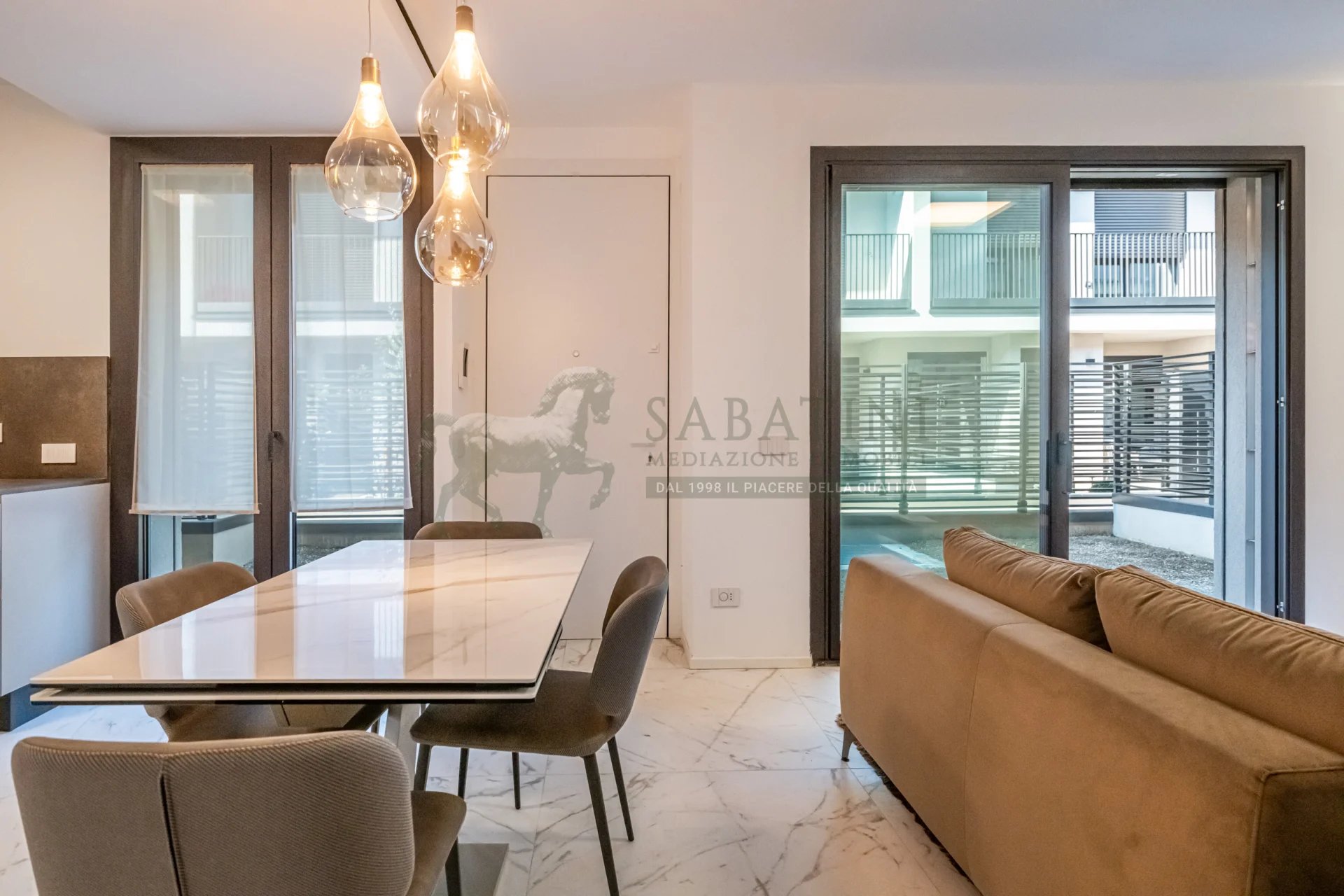 VILLA A SCHIERA